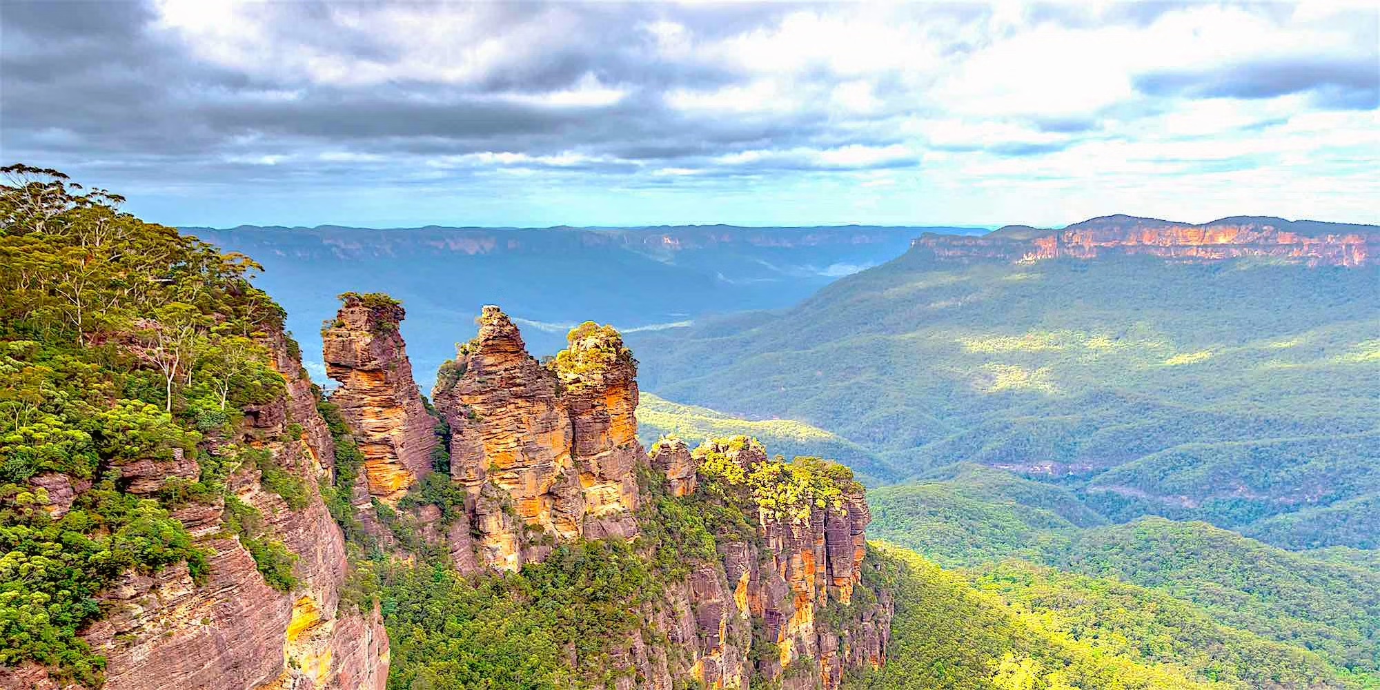 Three Sisters rock formation overlooking the Jamison Valley, Blue Mountains