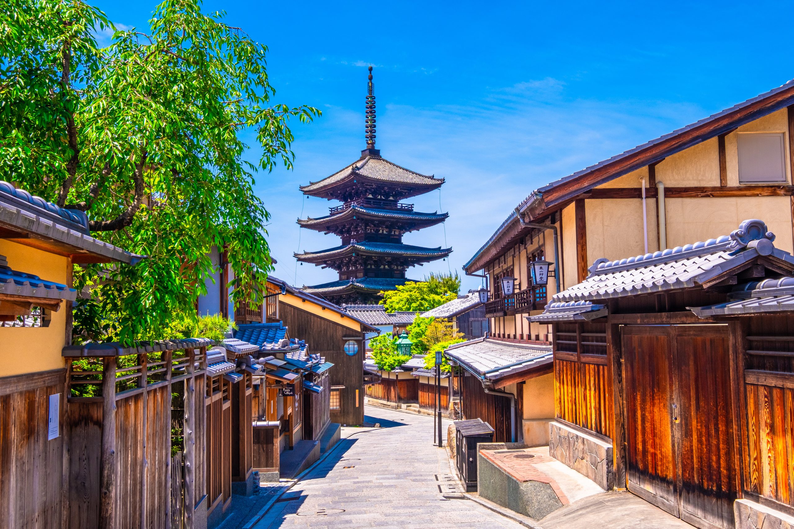 Stone lane of wooden townhouses leading to Yasaka Pagoda temple, Kyoto, Japan