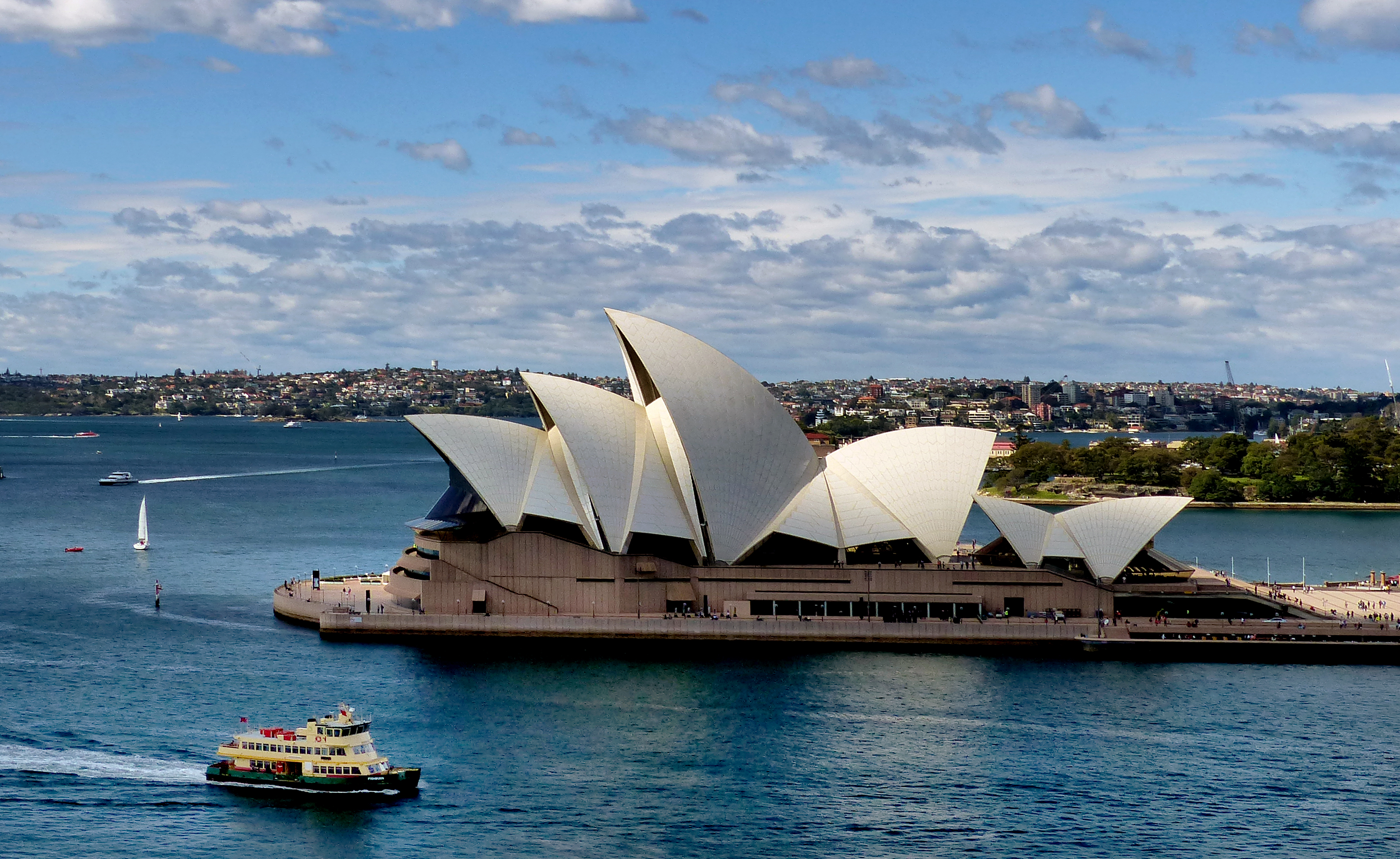 Fly from Gold Coast to Sydney